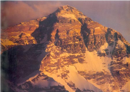 图文：珠穆朗玛峰雄姿 黄昏中的珠峰壮丽景观