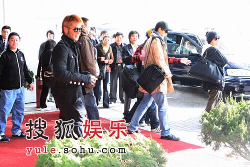 图片：刘德华等《门徒》主创抵达首都机场