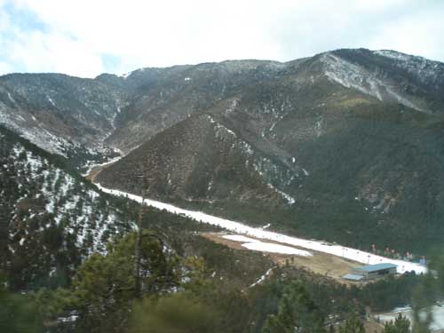 北半球纬度最低 香格里拉滑雪场于近日开业迎