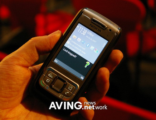 3GSM 诺基亚推出时尚滑盖3G手机E65