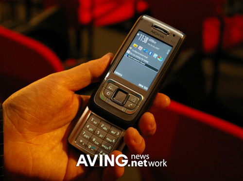 3GSM 诺基亚推出时尚滑盖3G手机E65