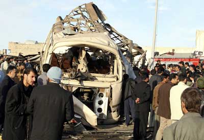 伊朗军车遭汽车炸弹袭击 至少11人死亡30人受