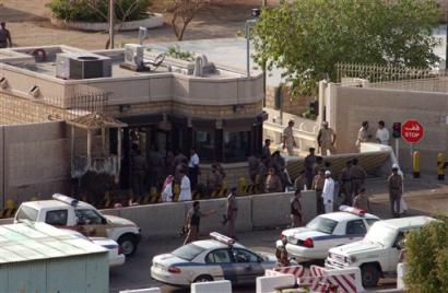 基地沙特分支呼吁袭击石油设施 切断美石油供应