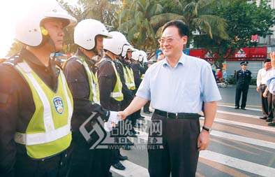 综合 海口晚报网2月18日讯(记者王绍兵郑文强)昨天上午,市领导