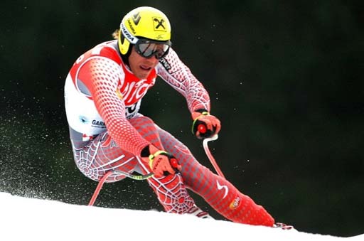 图文:德国滑雪世界杯 奥地利选手飞速下降