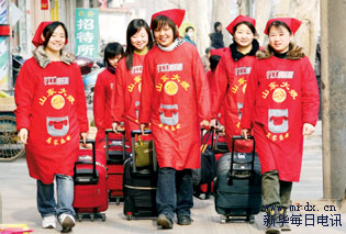图文:女大学生赴深圳从事高端家政