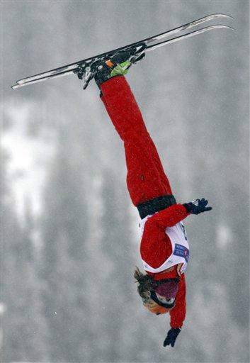 图文：自由式滑雪世界杯Apex站 李妮娜在比赛中