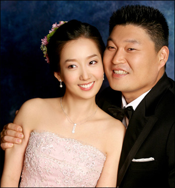 韩媒体细数明星“老光棍” 艺人为何结婚晚？