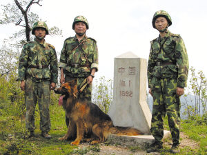 人大常委会批准中越老三国国界交界点条约(组图)