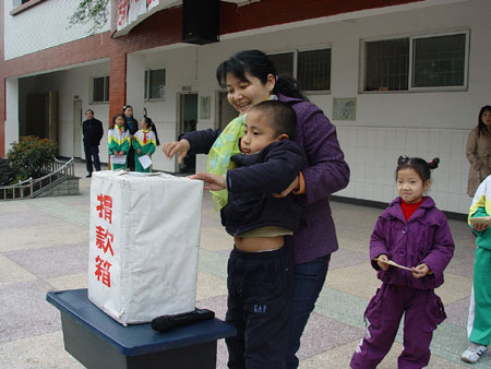 教育新闻 教育动态 培新小学校长张光琼说,此次别开生面的开学典礼