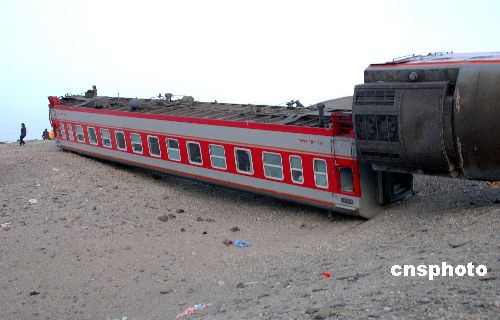 气象专家分析:新疆火车脱轨应是瞬时狂风所致