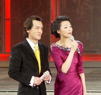 2007央视春晚差错少  咬文嚼字>为董卿鸣不平