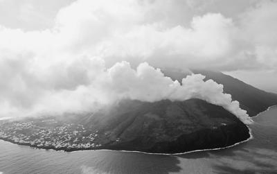斯特龙博利火山喷发(图)