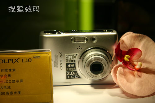 尼康发布春季数码相机新品 期望抢占更大市场