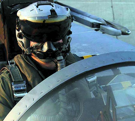 美国空军升级飞行员头盔 提升战力(组图)