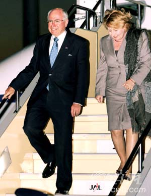 澳大利亚总理霍华德抵达日本。