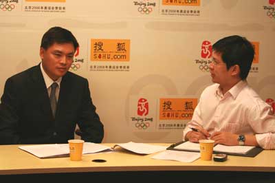 中国移动集团公司市场经营部客户服务处经理李大川(左)做客搜狐IT