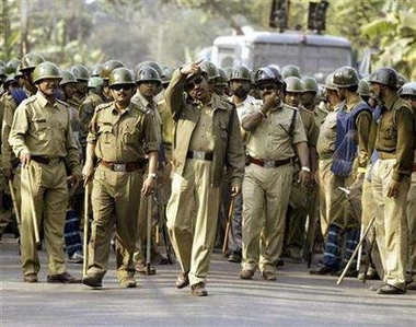 印度警察穿上香味警服(图)