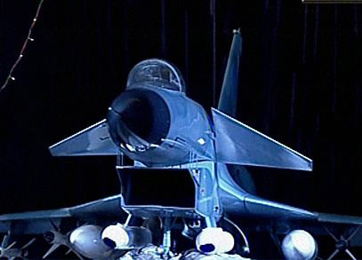 中国科协副主席、中国科学院常务副院长白春礼院士表示，歼10战斗机与美国的F—22、F—35相比，在技术水平上也相差一代。资料图为中国自主设计的歼-10战机模型。 中新社 发