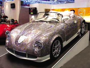 300万颗施华洛世奇水晶镶嵌的水晶跑车
