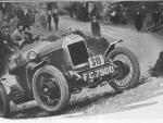 1925年MG品牌缔造者赛西尔 金伯驾驶Old Number One 第一次参加比赛获得冠军
