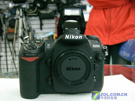 超值促销 尼康D200+尼康18－200mm镜头 