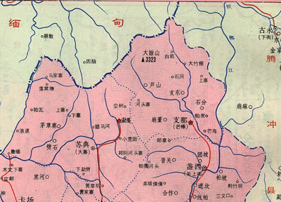 盈江县地图.粉红色块为盈江县内,右边红线终点为事发地支那乡(资料图)图片