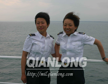 在广东湛江集训的海军南海舰队2007年度女新兵进行了分兵,有四位女兵