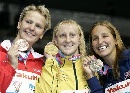 图文：舒佩尔获得女子200米蝶泳金牌 获奖前三名