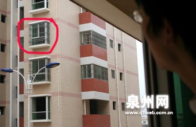 清晨对面楼房传来救命声/图