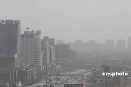3月26日，北京出现大风扬沙天气，城市内沙土弥漫。 中新社发 满会乔 摄