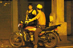 广州今起一律强制扣摩托车报废 夜间将重点查