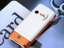 音乐手机中的平民王 索爱W200c低价上市 
