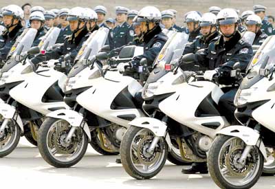 长安街沿线的执勤交警将驾驶新式摩托车巡逻
