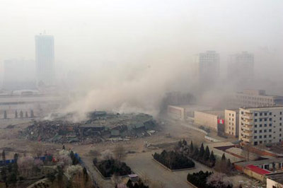 组图:辽宁省体育馆爆破拆除使用雷管2000多发