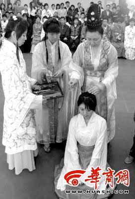 再现古代女子成人礼(图)