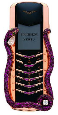 诺基亚展示了其"vertu"豪华手机系列中的新产品"cobra(眼镜蛇)",售价