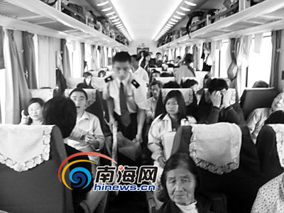 弃飞机选火车 三亚首趟开往上海列车吸引乘客