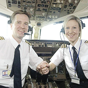 夫妻正副飞行员同开一架客机(图)