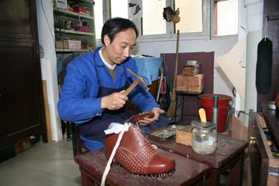 都市奇人--胡同鞋匠的光荣与梦想(图)