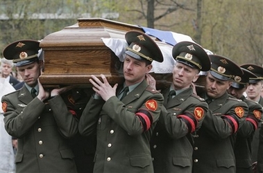 俄罗斯为叶利钦国葬普京护送灵柩到墓地组图