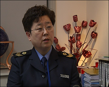 上海市食品药品监督管理局稽查大队副大队长陈滨告诉记者，上海药检部门和公安局配合，一举打掉了四个窝点。