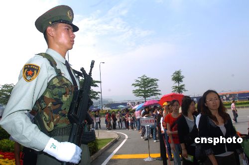 驻澳部队氹仔军营开放 军民互动热络(组图)