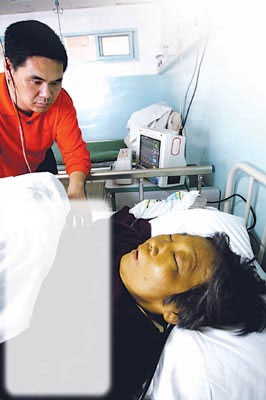 被送进医院抢救,1小时后医生发出了病危通知书