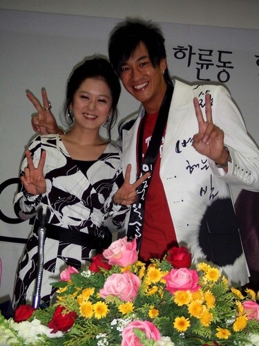 何润东参加韩国音乐会 将与张娜拉同唱"甜蜜蜜"