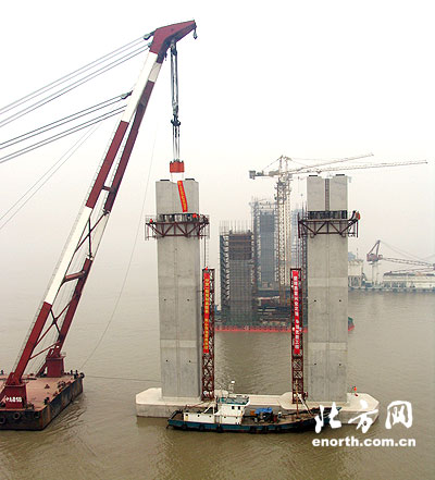 天津施工队伍提前完成长江隧桥工程首个标段(