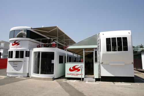 图文:[F1]各车队的现代化车房 超级亚久里车队