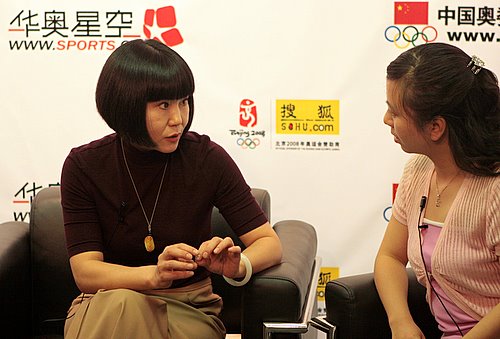 图文：《乒乓世界》做客华奥搜狐 与主持人互动