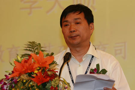 图文:教育部基础教育司副司长李天顺