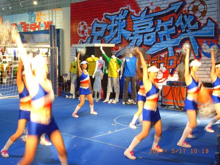 图文：中国国际体育用品博览会开幕 足球嘉年华